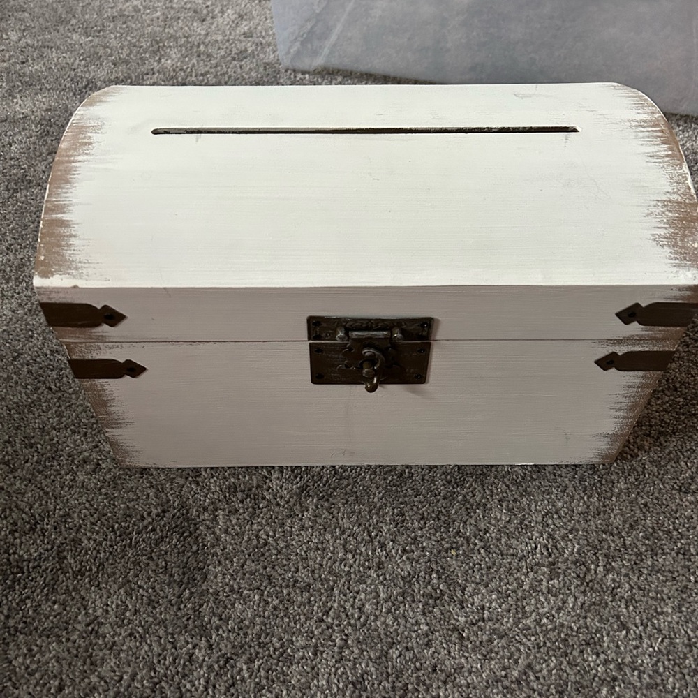 Wooding box with card slot